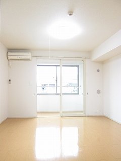 のマンスリーマンション・ウィークリーマンション「サンリット　ヴィラ 101・洋室(No.1233204)」メイン画像