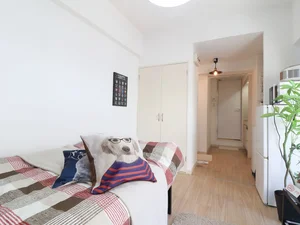 コンパクトな１Rのお部屋ですが家具家電だけでなくあると嬉しい備品類も取り揃えております♪