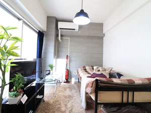 暖かい雰囲気が魅力的な1Ｒ！家具家電付きで入居されたその日から自宅のようにくつろいでいただける空間となっております。
