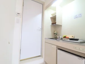 キッチンはお掃除する際に便利なＩＨ♪フライパンや鍋などの調理器具だけでなく、コップやお皿などもご用意しておりますので食材さえご用意いただければ、即日自炊可能です！