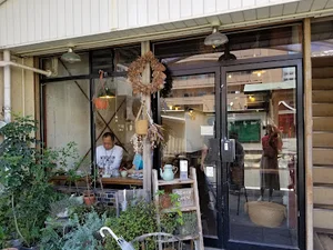 カフェ めくるまで徒歩6分