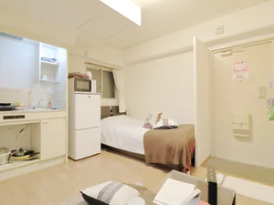 白を基調としたインテリアで温かみのある室内が魅力！　リネン類の取り揃えも豊富にございます。