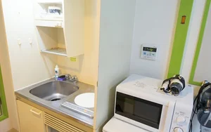 キッチンはお掃除する際に便利なIH♪フライパンや鍋などの調理器具だけでなく、コップやお皿などもご用意しておりますので食材さえご用意いただければ、即日自炊可能です!