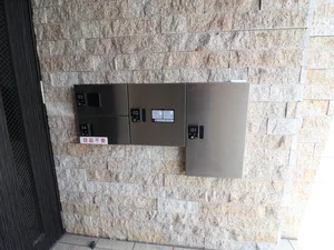 宅配ボックス インターネットでの購入品など受け取りに便利! 日中留守にされることが多くても安心の設備です。