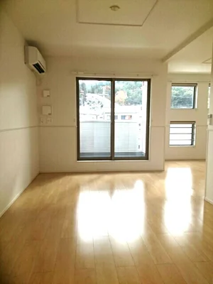 のマンスリーマンション・ウィークリーマンション「カーサ　ブリオ　大内問田　Ⅱ 202・洋室(No.1234099)」メイン画像