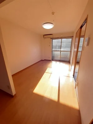 のマンスリーマンション・ウィークリーマンション「ルネッサンス久米Ｂ 206・洋室(No.1234105)」メイン画像