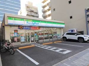 ファミリーマート 西十日市店まで徒歩3分