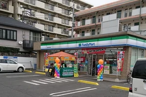 ファミリーマート 岡山南中央町店まで徒歩9分、700m。