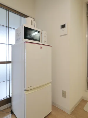 冷蔵庫や電子レンジなど家電類取り揃え ビジネスホテルにはないラインナップ