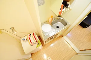 基本設備にキッチンの道具も洗濯機も洗濯洗剤も付いています！設備が盛りだくさんです^^来たその日から生活できます☺