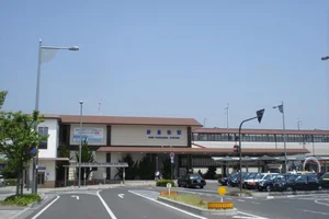 新倉敷まで車で15分、7.4km。