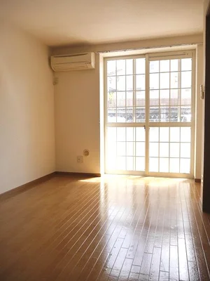 のマンスリーマンション・ウィークリーマンション「カルフール・ヒルズ　Ａ 103・洋室(No.1235250)」メイン画像