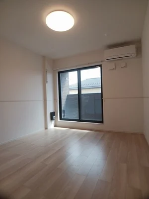 のマンスリーマンション・ウィークリーマンション「ラ・カーサ・フェリーチェ 202・洋室(No.1235494)」メイン画像