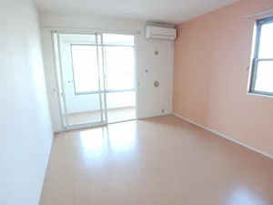 小城市のマンスリーマンション・ウィークリーマンション「スクオーラ・プレッソ 101・洋室(No.1237048)」メイン画像