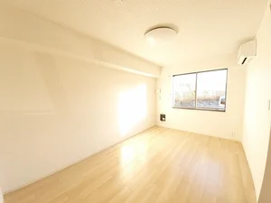 のマンスリーマンション・ウィークリーマンション「アムール鴨川 102・洋室(No.1238071)」メイン画像