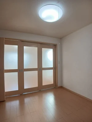 のマンスリーマンション・ウィークリーマンション「プリムローズ谷川Ａ 103・洋室(No.1239056)」メイン画像