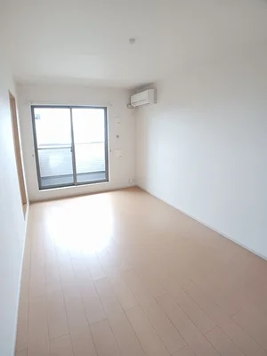 のマンスリーマンション・ウィークリーマンション「メルシーガーデン坂本 304・洋室(No.1240933)」メイン画像