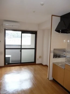 のマンスリーマンション・ウィークリーマンション「サザン上条 301・洋室(No.1241414)」メイン画像