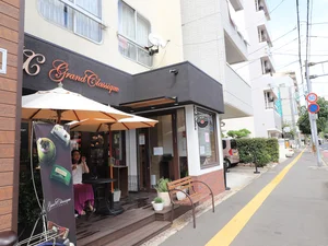 グランクラシックまで徒歩８分