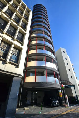 高層マンションの上階なので日当たりがとても良い！徒歩6分の場所にスーパー・薬局がございますので、ちょっと買い物に出るときには便利です。また、少し歩けば広島の中心地がございます！出張の方や観光の方にオススメです♪