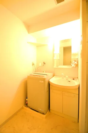 男女問わず人気の独立洗面台あり♪室内洗濯機も魅力のひとつです。洗濯洗剤も御準備させていただいております(^^)