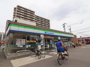 ファミリーマート　宇品神田店まで徒歩１５分