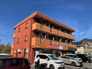自販機・駐車場あり・敷地内ゴミ箱あり♪　広島インターチェンジ近くで広島郊外の移動もしやすい立地です。