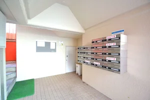 集合ポストあり！周辺にはスーパーや飲食店、コンビニなど生活する際に助かるお店が多数ございますので非常に便利な立地です！