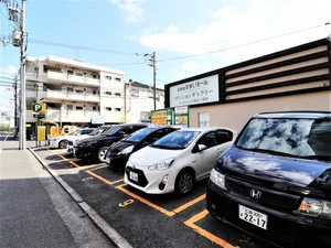 リパーク広島三篠町3丁目第3　08:00~19:00　40分200円　19:00~08:00　120分100円　最大600円(12時間)　800円（24時間）　2020/10現在まで徒歩３分