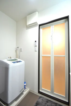 雨の日でも洗濯ができる室内洗濯機置き場あり♪洗剤もご用意させていただいているので入居されて即日洗濯可能です！