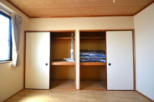 2名様以降の布団あり！ご使用される際は追加料金がございますので必ず弊社へご連絡ください！掃除機もご用意させていただいておりますので、清潔な空間を保っていただけます(^^♪