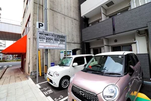 敷地内コインパーキングがあり、車で移動される方にもオススメ♪