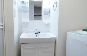 忙しい朝でも余裕をもって身だしなみが整えることができる独立洗面台！室内洗濯機なので天気が悪い日でも洗濯することができます。また、洗濯洗剤もご用意しておりますので、入居即日に洗濯可能です♪