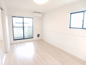 のマンスリーマンション・ウィークリーマンション「ラフィネ　Ｋ　Ⅱ 203・洋室(No.1243382)」メイン画像