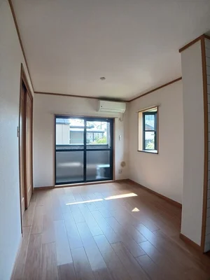 のマンスリーマンション・ウィークリーマンション「レーゲンボーゲン大美野 102・洋室(No.1244590)」メイン画像