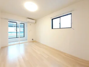 のマンスリーマンション・ウィークリーマンション「シャローズ　ヴィラ 103・洋室(No.1245612)」メイン画像