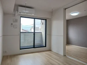 中巨摩郡昭和町のマンスリーマンション・ウィークリーマンション「サウス　ブリーズ　ショウワ 202・洋室(No.1246262)」メイン画像