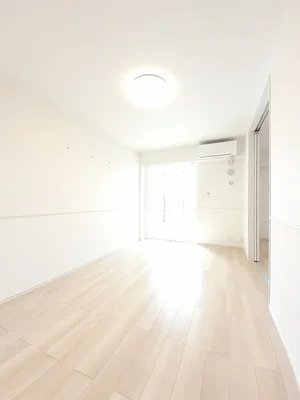 のマンスリーマンション・ウィークリーマンション「プルメリアガーデン 204・洋室(No.1246347)」メイン画像