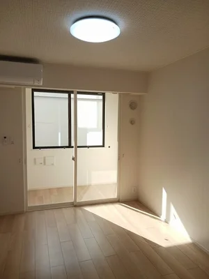 三重県の大東建託リーシング株式会社のマンスリーマンション・ウィークリーマンション「ＹＳ　ＢＡＳＥ　三つの木 103・洋室(No.1246420)」メイン画像