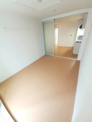 のマンスリーマンション・ウィークリーマンション「ウエストシー 102・洋室(No.1247087)」メイン画像