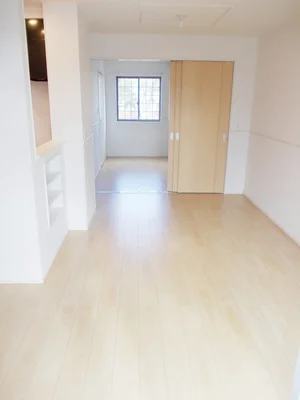 のマンスリーマンション・ウィークリーマンション「フロン・ド・ラ・メル 103・洋室(No.1247519)」メイン画像