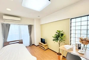 岐阜県のマンスリーマンション・ウィークリーマンション「【岐阜市松鴻町/名鉄岐阜駅徒歩５分/無料Wi-Fi/家具家電付】（マンスリーベースＪＰ　No.001,002，011） 501・１Ｒ(No.1249496)」メイン画像