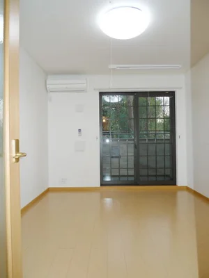 のマンスリーマンション・ウィークリーマンション「カーサ　アモローザ 101・洋室(No.1249825)」メイン画像