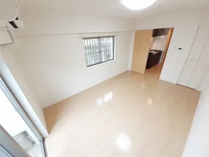 沖縄県の大東建託リーシング株式会社のマンスリーマンション・ウィークリーマンション「リメインズ　めぐみ 102・洋室(No.1250242)」メイン画像