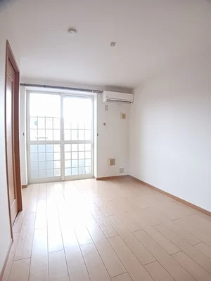 のマンスリーマンション・ウィークリーマンション「リヴァーウェストＡ 102・洋室(No.1250557)」メイン画像