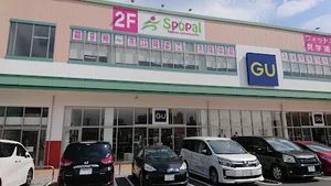 ジーユー（GU）ハローズ緑町店まで徒歩１０分