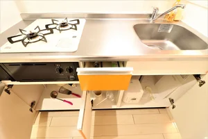 キッチン用具充実！　食器類や調理器具などすべて標準品です。　即日自炊が可能で健康面にも考慮できます！