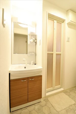独立洗面台ありでお風呂上りや朝支度に便利な設備！　女性におすすめです♪