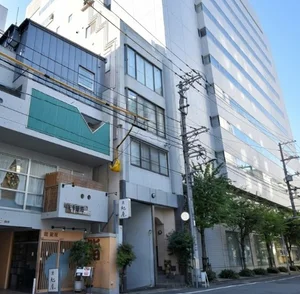 八丁堀駅が徒歩4分と市内中心部に立地しているので、ビジネスはもちろん、観光にも最適。オートロック付きでセキュリティにも安心出来てオール電化物件なので、様々なお客様から満足のお声をいただいております。(*’ω’*)