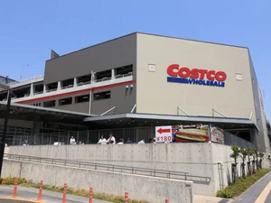 コストコ　徒歩12分　アメリカ生まれのメンバーシップ制ウェアハウス・クラブ。　会員登録が必要にはなりますが、他にはないアメリカナイズドされた商品を多数取り扱っています。